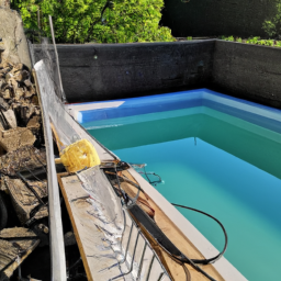 Piscine Extérieure à Coque : Élégance et Facilité d'Entretien Montrouge